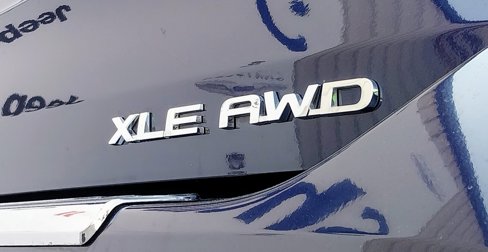 Used 2024 Toyota Highlander XLE image 2