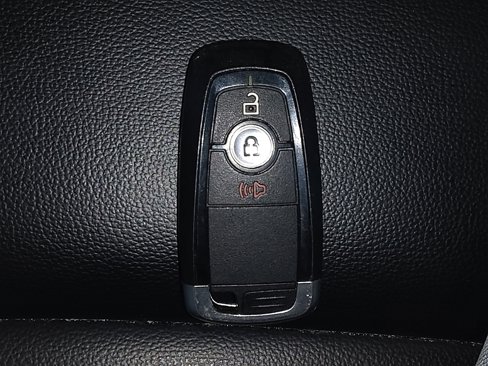 Used 2024 Ford Edge SEL image 32