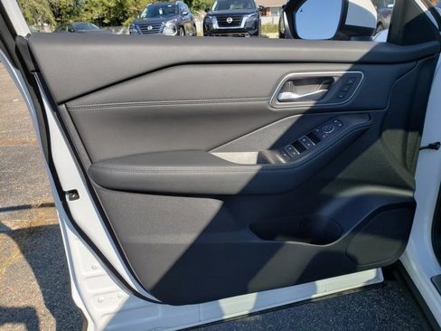 New 2026 Nissan Rogue Platinum image 11