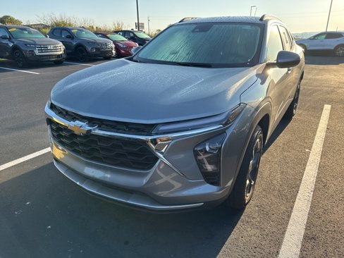 Used 2024 Chevrolet Trax LT image 2