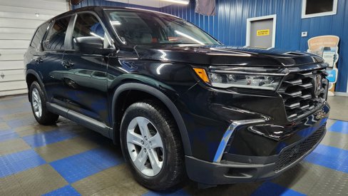 Used 2023 Honda Pilot LX image 2