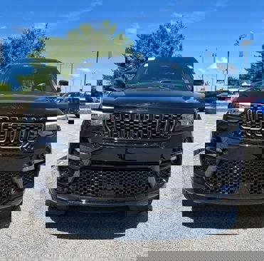 New 2025 Jeep Grand Cherokee Summit image 4