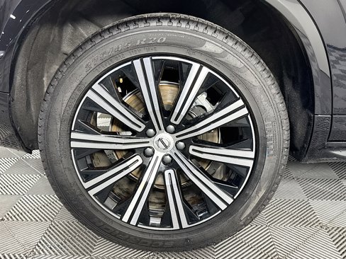 Used 2025 Volvo XC90 B6 Plus image 32