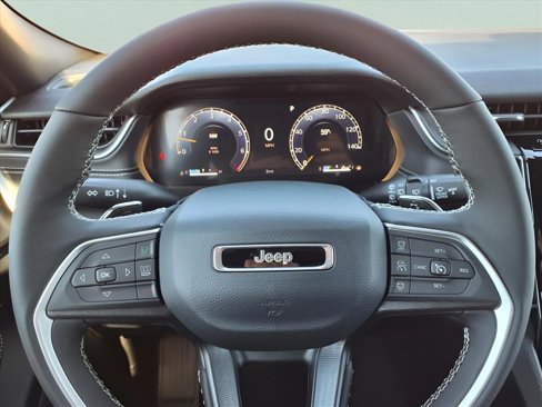 New 2025 Jeep Grand Cherokee Altitude image 12