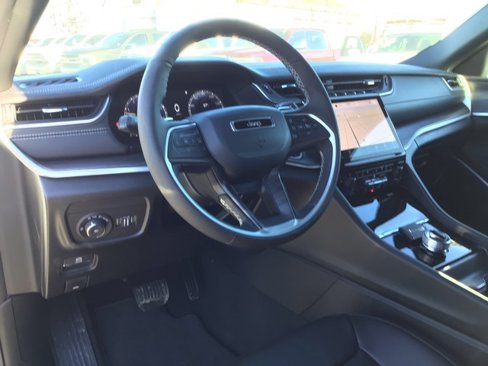 New 2025 Jeep Grand Cherokee L Limited w/ Luxury Tech Group II image 13