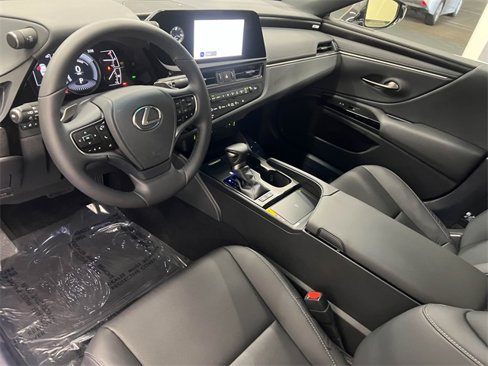 Certified 2025 Lexus ES 300h w/ Premium Package image 17