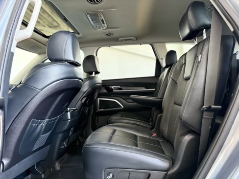 Used 2023 Kia Telluride EX w/ EX Captain's Chair Package image 10