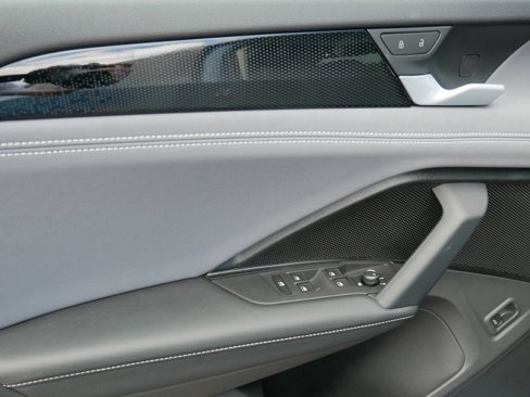 New 2025 Volkswagen Tiguan SE image 6