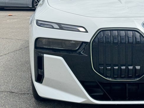 New 2026 BMW 750e xDrive image 12