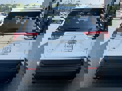 Used 2022 Toyota RAV4 XLE image 5