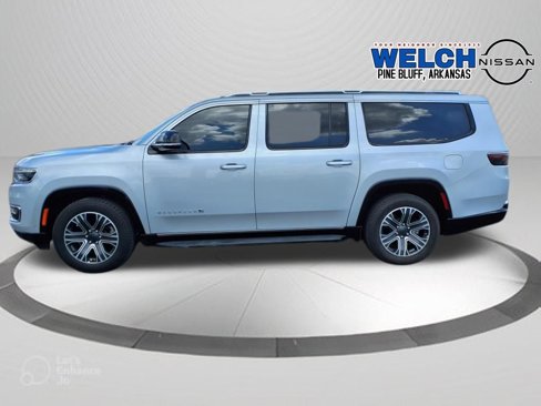 Used 2023 Jeep Wagoneer L Series II image 3