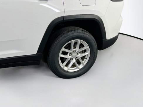 Used 2023 Jeep Grand Cherokee Laredo w/ Luxury Tech Group I image 27