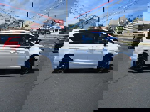 New 2026 Chrysler Pacifica Limited image 7