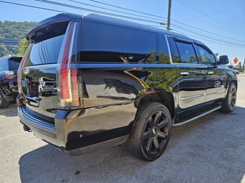 Used 2017 Cadillac Escalade ESV Luxury image 4