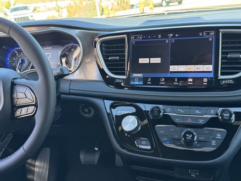 New 2026 Chrysler Pacifica Select w/ S Appearance Package image 15