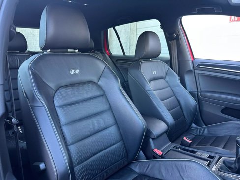Used 2018 Volkswagen Golf R 4-Door image 10