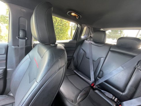 Used 2025 Jeep Compass Trailhawk image 38