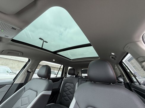 New 2025 Volkswagen Atlas Peak Edition SE image 17