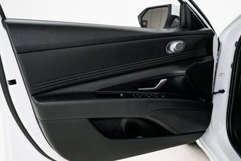 Used 2025 Hyundai Elantra SEL image 7