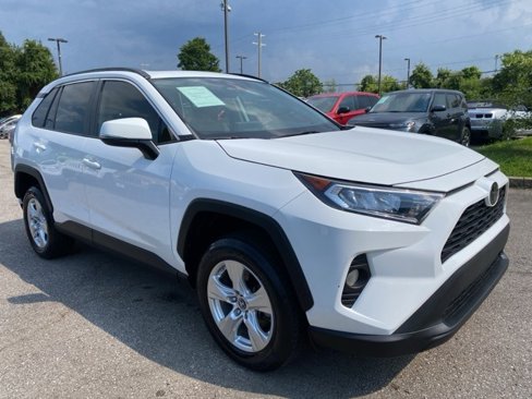 Used 2019 Toyota RAV4 XLE image 1
