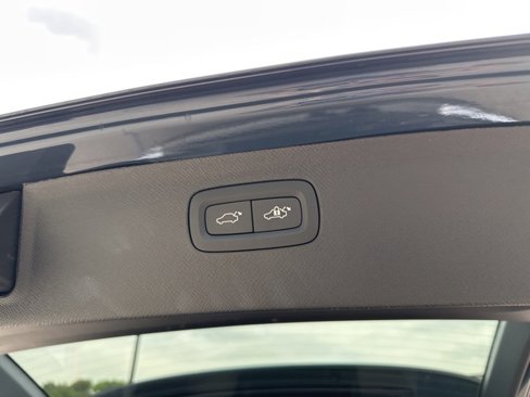 Certified 2025 Volvo XC90 B5 Core image 36