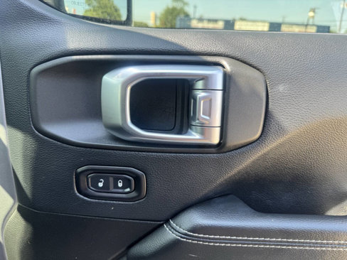 Used 2018 Jeep Wrangler Unlimited Sahara w/ Cold Weather Group image 29