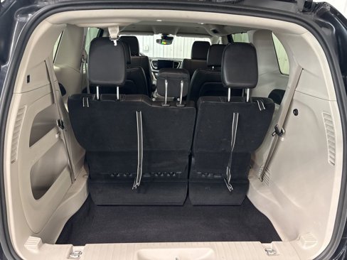 Used 2024 Chrysler Pacifica Touring-L image 6
