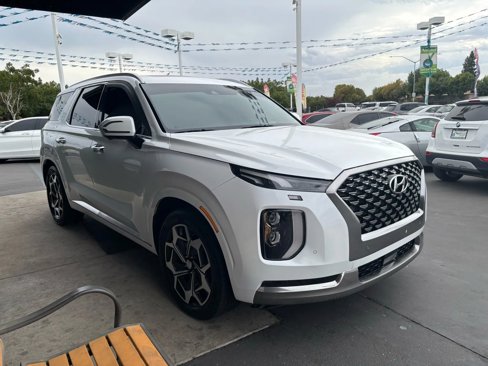 Used 2022 Hyundai Palisade Calligraphy image 2