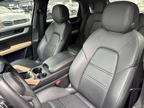 Certified 2024 Porsche Cayenne Coupe image 22