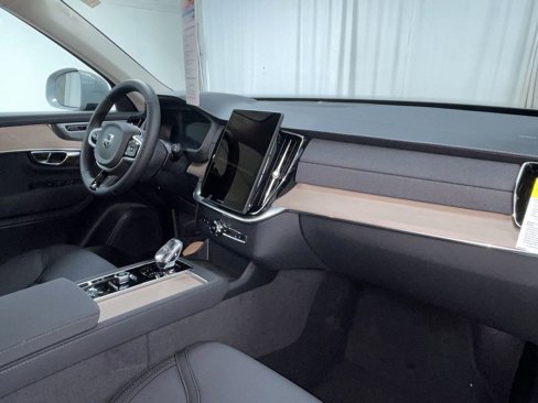 New 2026 Volvo XC90 B6 Plus w/ Protection Package Premier image 7