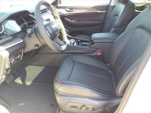 Used 2023 Jeep Grand Cherokee 4WD 4xe w/ Luxury Tech Group II image 8