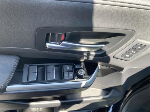 New 2025 Toyota Sienna Platinum image 18