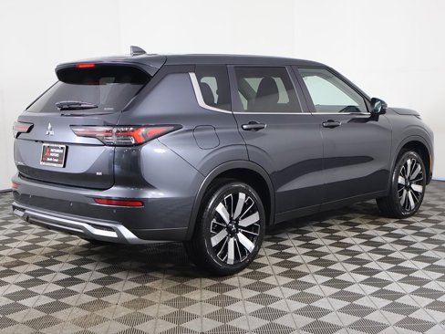 New 2025 Mitsubishi Outlander SE image 11