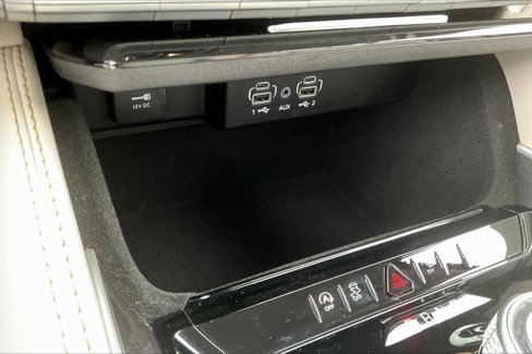 Used 2024 Jeep Wagoneer L 4WD w/ Premium Group I image 32
