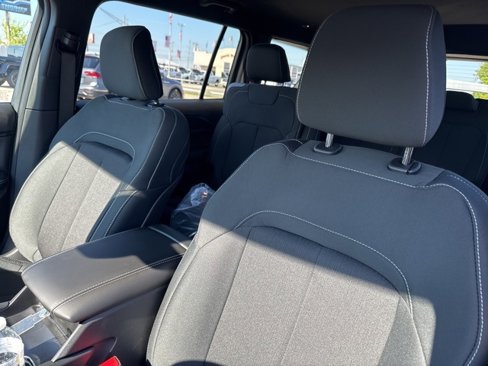 New 2025 Jeep Grand Cherokee L Laredo image 11