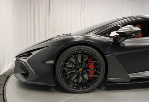 Used 2025 Lamborghini Revuelto image 13