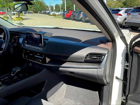 Certified 2022 Nissan Rogue SV image 13