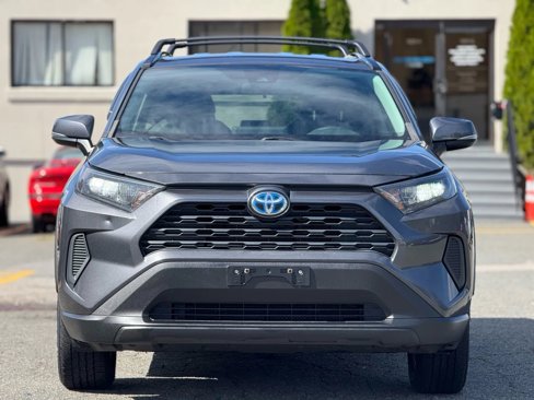 Used 2021 Toyota RAV4 LE image 3