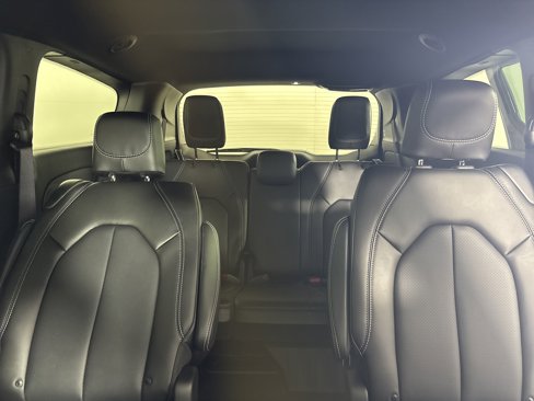 New 2025 Chrysler Voyager LX image 28
