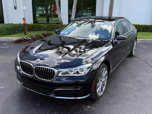Used 2019 BMW 750i w/ Executive Package image 15