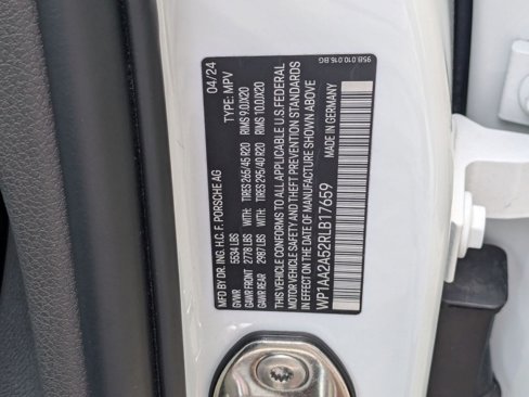 Certified 2024 Porsche Macan image 29