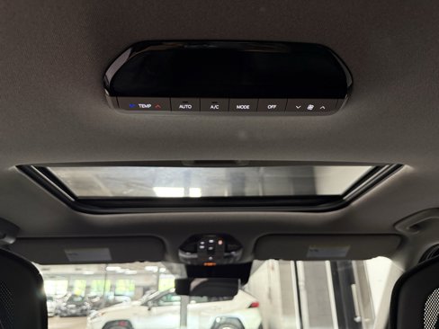 Used 2024 Kia EV9 Land image 20