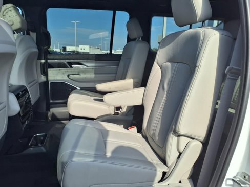 New 2025 Jeep Wagoneer Series II image 11