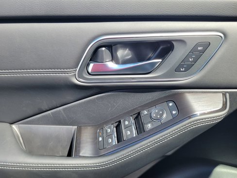 New 2026 Nissan Rogue Platinum image 13