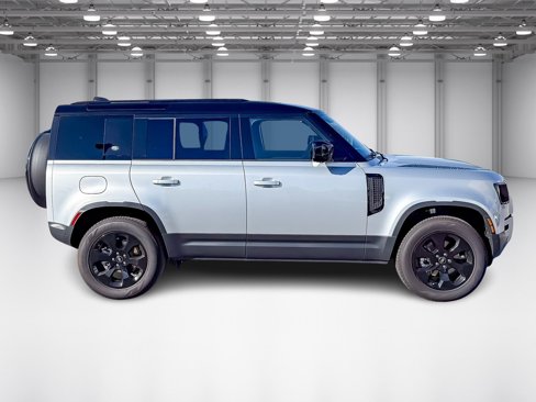 New 2024 Land Rover Defender 110 S image 6