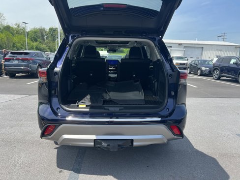 New 2025 Toyota Highlander Platinum image 16