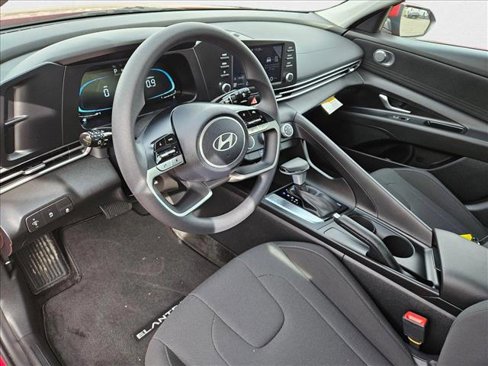 New 2025 Hyundai Elantra SE image 3