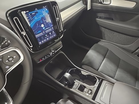 New 2026 Volvo XC40 B5 Ultra w/ Climate Package image 14
