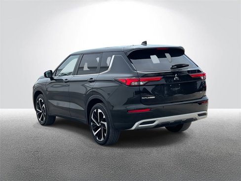 Used 2023 Mitsubishi Outlander SE image 4
