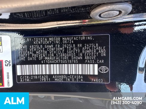 Used 2025 Toyota Camry SE image 36
